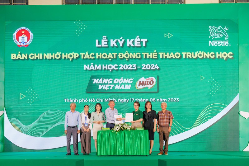 hinh-anh-bat-buoc-co-trong-bai-cong-ty-nestle-viet-nam-nhan-hang-nestle-milo-va-so-giao-duc-va-dao-tao-tphcm-ky-ket-thoa-thuan-hop-tac-cho-nam-hoc-2023-2024-1692266689.jpg