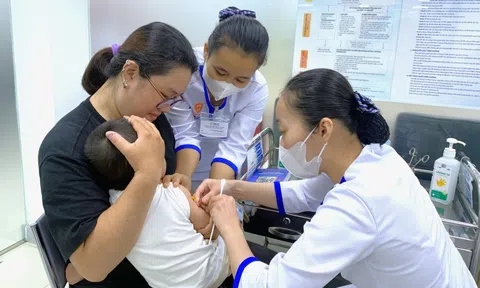 'Đơn vị chủ lực' tiêm nhiều vaccine sởi miễn phí tại TPHCM